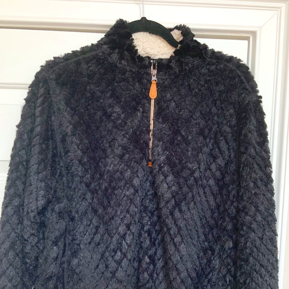 NWOT Simply Southern Fleece Top, Black, Ladies Medium